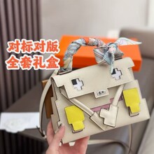 2025新款马赛克娃娃包机器人怪兽卡通笑脸迷你挎包几何撞色手提包