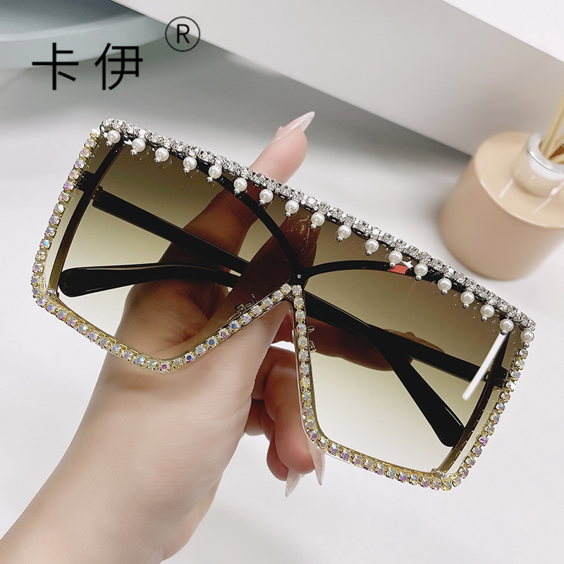 Fashionable trend sunglasses
