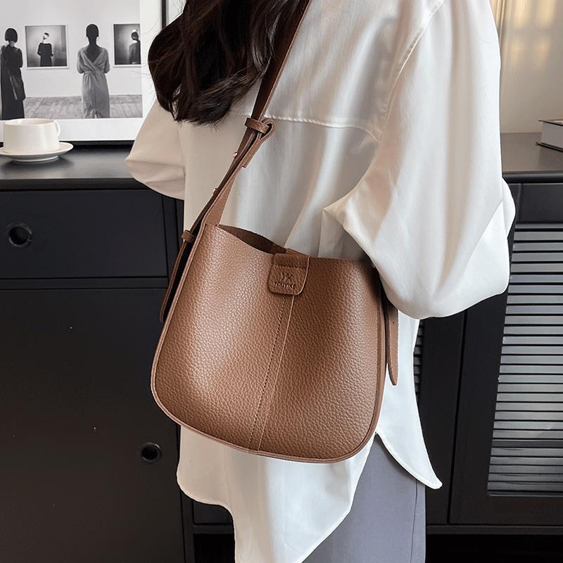 Bolso de hombro de cuero suave para mujer 2023, diseño de nicho, gran capacidad, estilo cubo