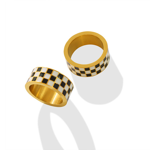 European and American retro non-fading cold style black and white checkerboard ring personalized simple titanium steel gold-plated ring jewelry