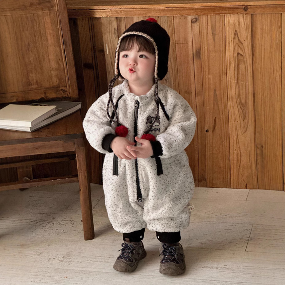 2024 nuevo mono de bebé de invierno acolchado de dibujos animados peludo cachorro engrosado y cálido bebé saliendo traje de escalada
