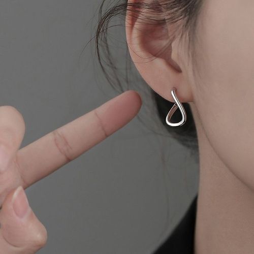 Cold and indifferent wind ear jewelry, irregular simple hoop earrings, trendy Ins style, niche and gentle