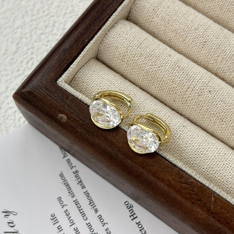 Nuevo brillo elíptico zircón pendientes femeninos estilo francés de alta calidad delicados pendientes de moda diarios accesorios para las mujeres