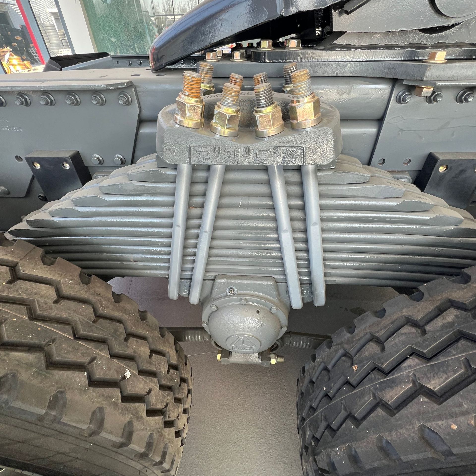 The Source Factory Exports Howo 6X4 Tractor Trucks, Dump Trailers, and Engineering Transport Trucks for Sale Across Borders