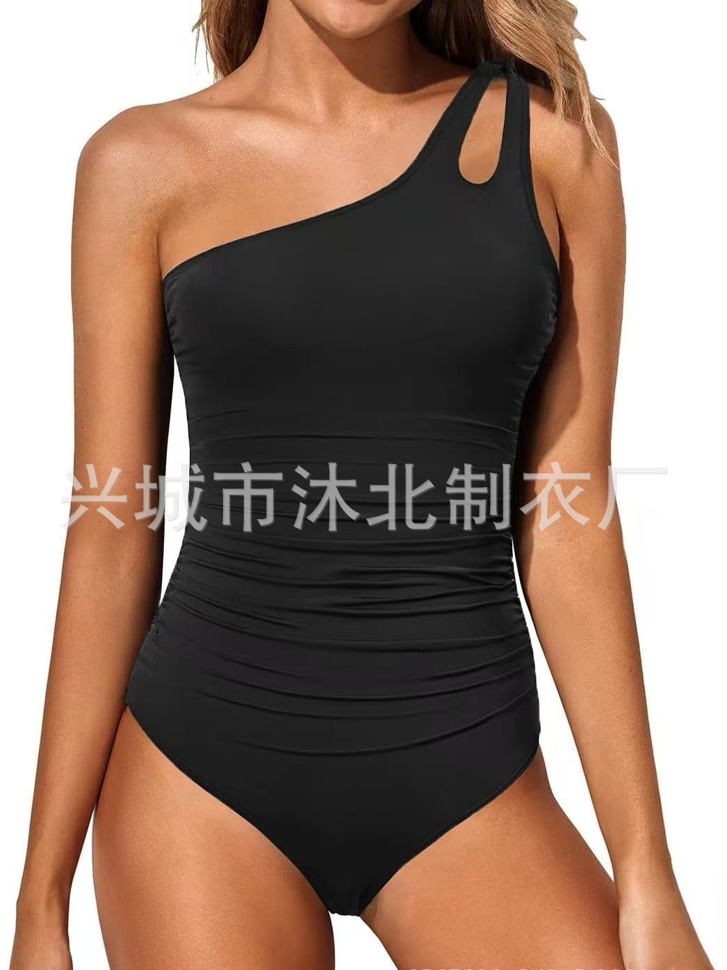 Traje de baño de una pieza para mujer, estilo europeo y americano, color sólido, sexy, con un solo hombro descubierto, efecto adelgazante, con almohadillas en el pecho, Amazon 2025