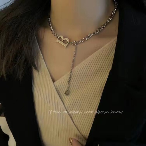 Layered Double Wearing Necklace for Women, Autumn and Winter, Unique High-End Style, Lightweight, Long-Sleeve Woolen Chain, Korean Version, Ins Lockchain