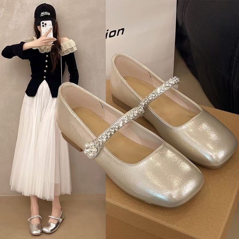 Cabeza cuadrada de verano francés 2026 zapatos de mujer nuevos zapatos de estilo poco profundo de la noche, una sola falda de una sola palabra con una sola parte plana suave