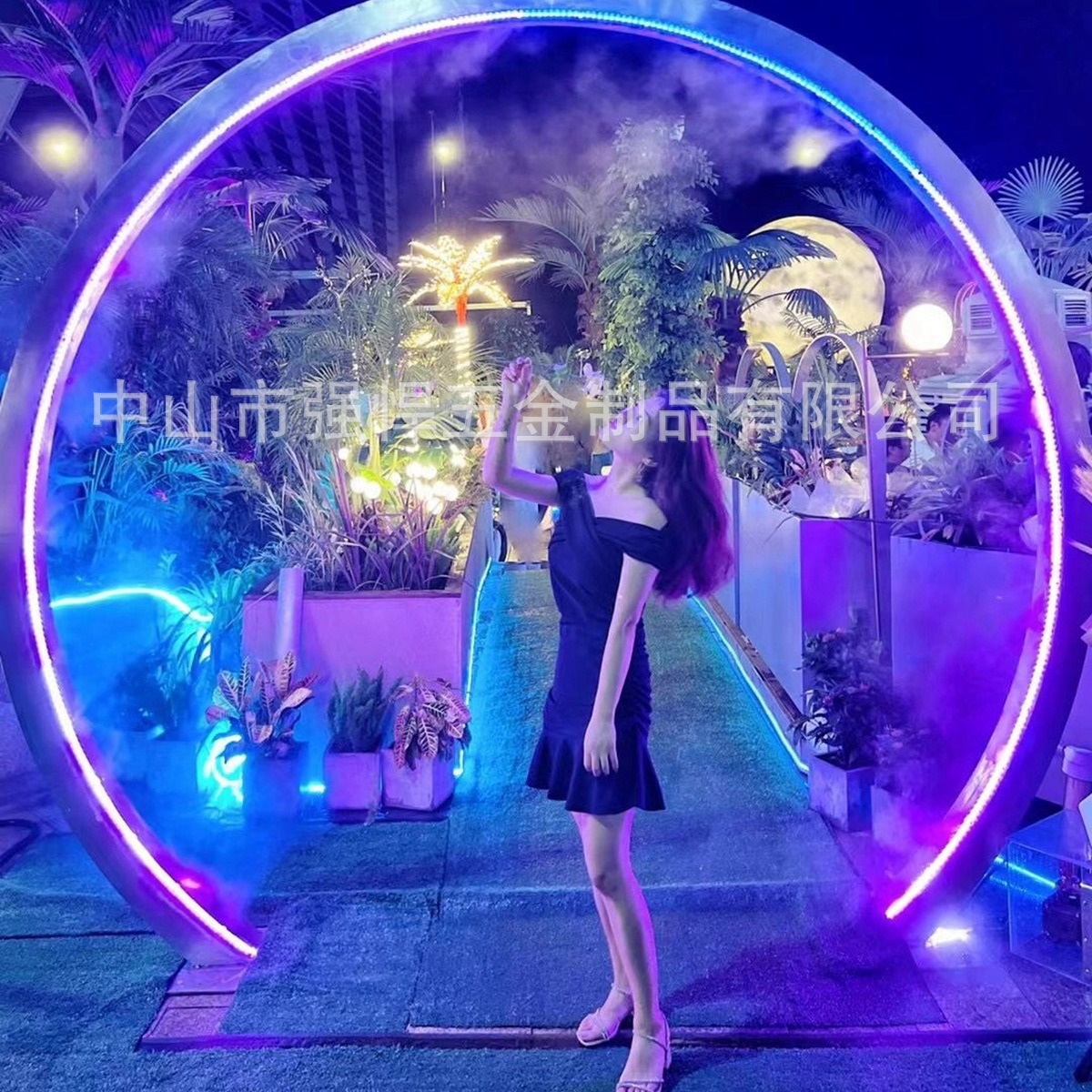 网红水雾门雕塑户外喷雾门拱门造型灯园林景观灯光亮化时光隧道装