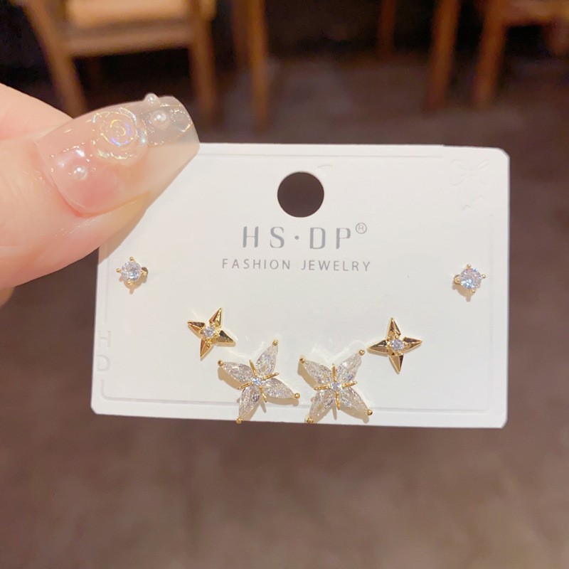 S925 aguja de plata micro incrustaciones de circón pendientes cortos pendientes de pelo corto japonés y coreano elegante todo-fósforo simple conjunto de tres piezas pendientes para las mujeres