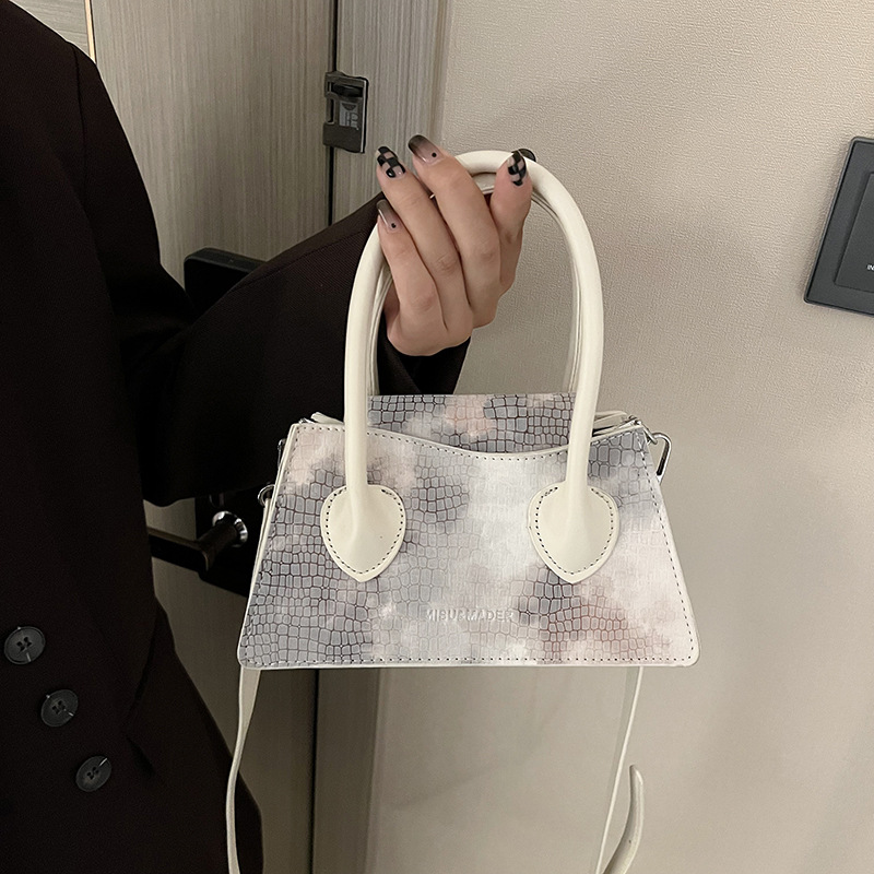 Frau Mittel Pu-Leder Krokodil Klassischer Stil Strassenmode Quadrat Magnetschnalle Umhängetasche display picture 7