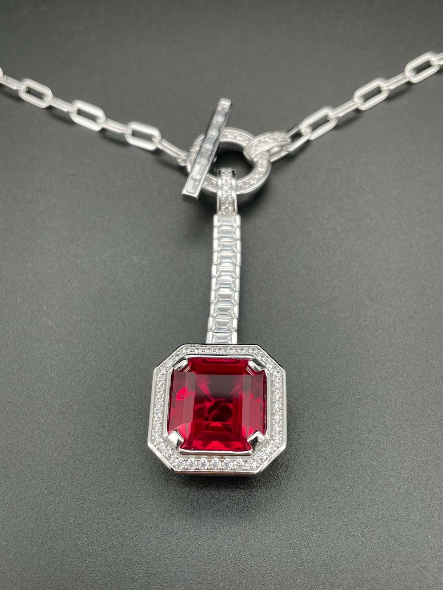 Diseño de industria pesada de minería en caliente transfronteriza Collar de diamantes de alto carbono con corte de flores de hielo Mujer S925 con incrustaciones de plata, cadena de clavícula de moda de diamantes, personalización