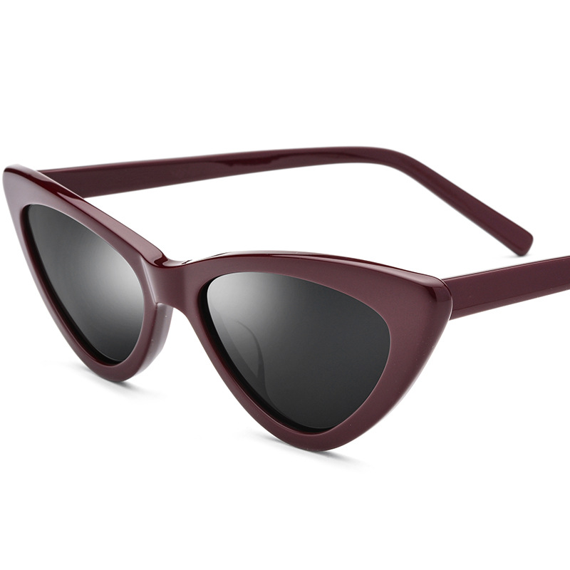 버건디 프레임 회색 조각