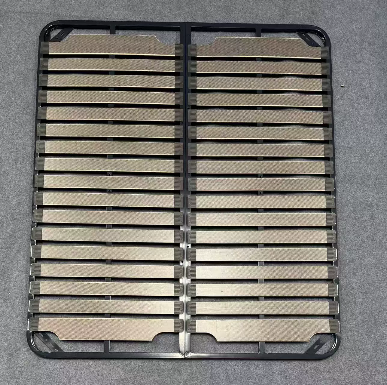 XQ实木床硬床板防潮床骨架榻榻米可定 制加厚铁艺床原色透气床板