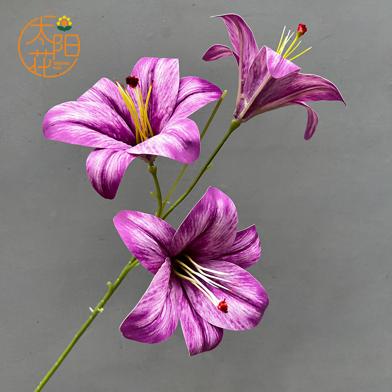 세 개의 꽃 백합