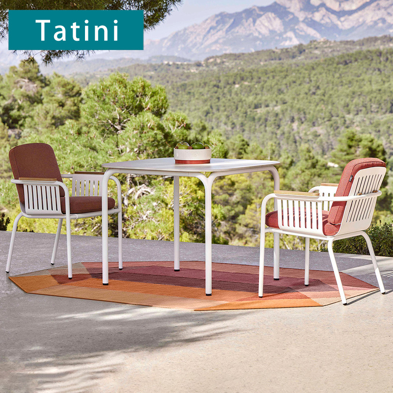 Mesa y silla al aire libre, patio, villa, ocio, aleación de aluminio de aluminio impermeable, protección solar, jardín, alojamiento residencial, balcón al aire libre, combinación de mesa cuadrada