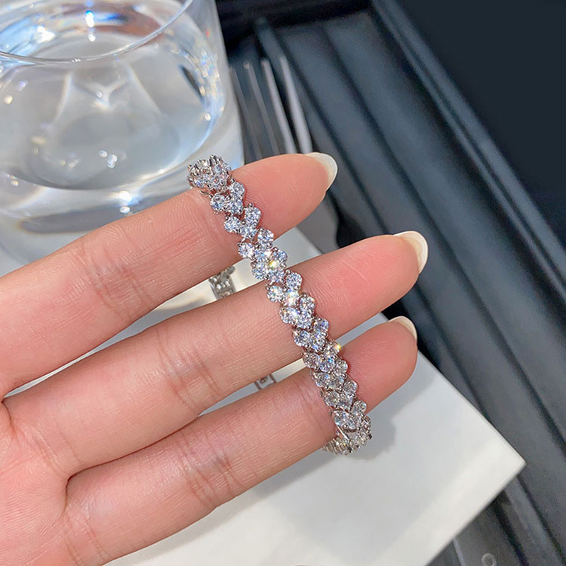 Super Flash Imitation Moissanite Roman Diamond Heart-shaped Bracelet Fashion Light Luxury High-end Elegant Zircon Heavy Industry Bracelet for Women Super Flash Imitation Moissanite Roman Diamond Heart-shaped Bracelet Fashion Light Luxury High-end Elegant Zircon Heavy Industry Bracelet for Women