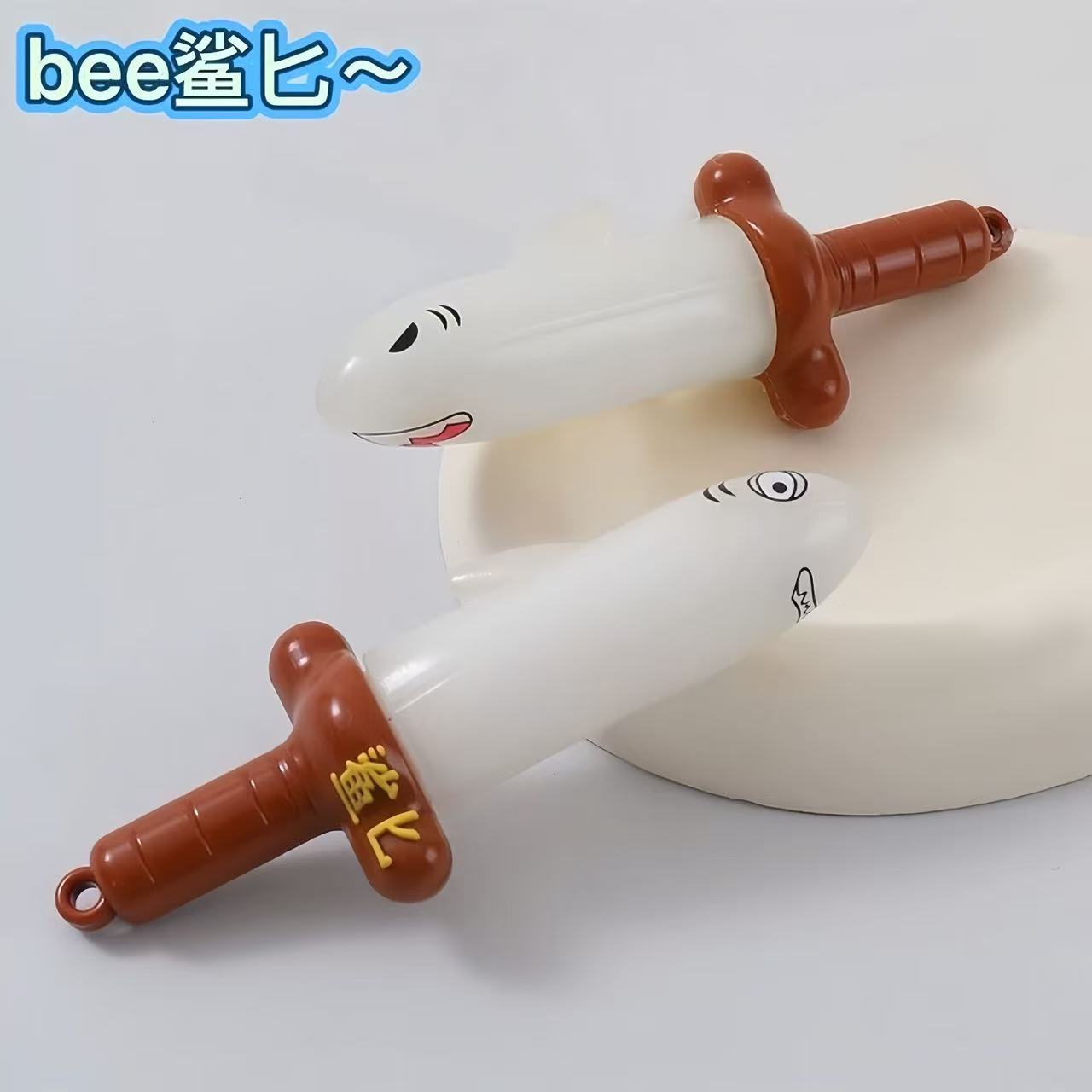 Gran tamaño lindos brazos de tiburón suave de PVC juguetes de tiburón brazo extraño homófono terrier color ultravioleta decoloración de tiendas regalo