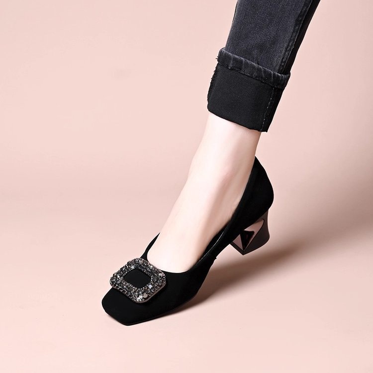 Zapatos de talón único de diamante para mujeres 2025, nueva moda de mujer negra no cansada zapatos de mujer zapatos de otoño poco profundos