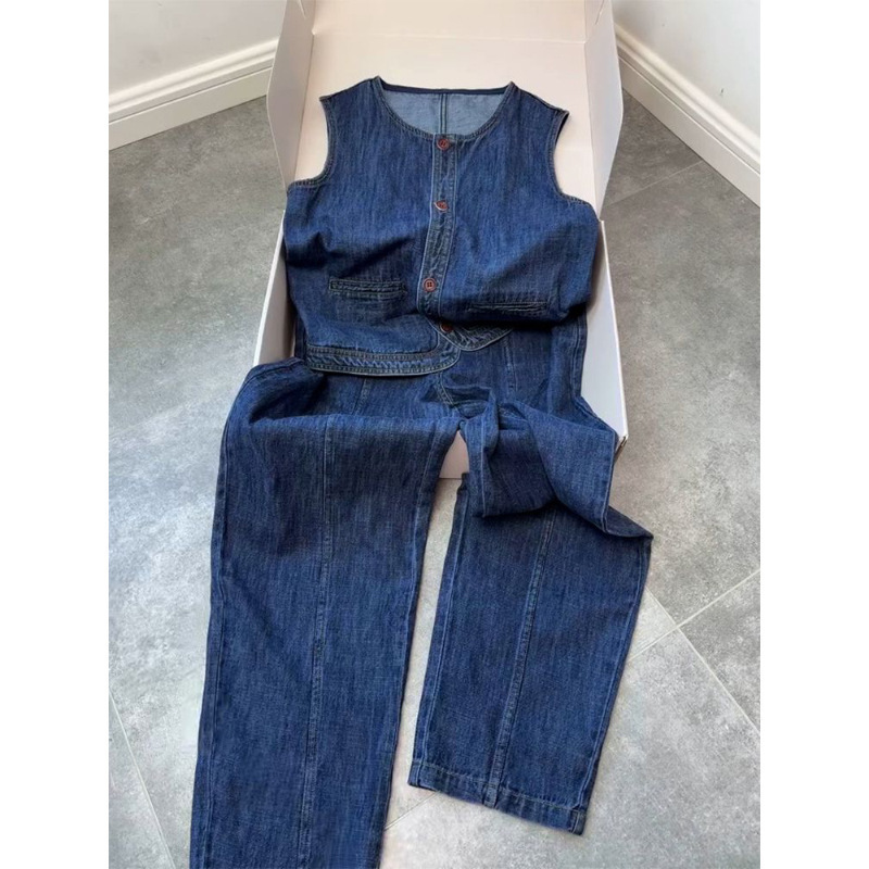 Spring Outfit Set with a Stylish and Sophisticated Salt-Style Mature Blue Denim Vest and Pants Spring Outfit Set with a Stylish and Sophisticated Salt-Style Mature Blue Denim Vest and Pants
