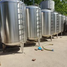 回收二手304不锈钢储罐压力容器大型油罐酒罐食品级304立式储水罐