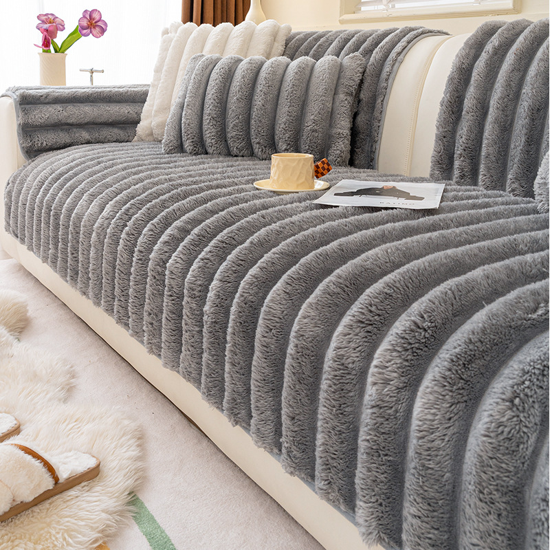 Otoño e invierno peluche cojín de sofá toalla 2025 nuevo estilo rojo ligero de lujo de alto nivel sensación de aire crema fija cojín antideslizante