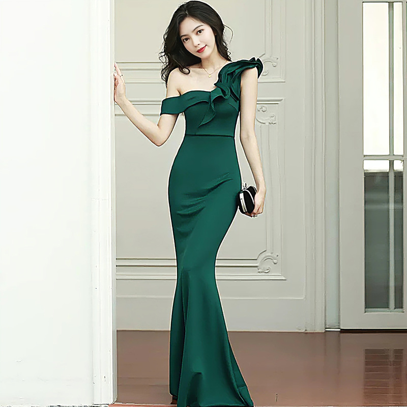 Evening Dress Women's High-end Sense Simple Host Banquet Elegant Light Luxury High-end Slant Shoulder Slim Long dress