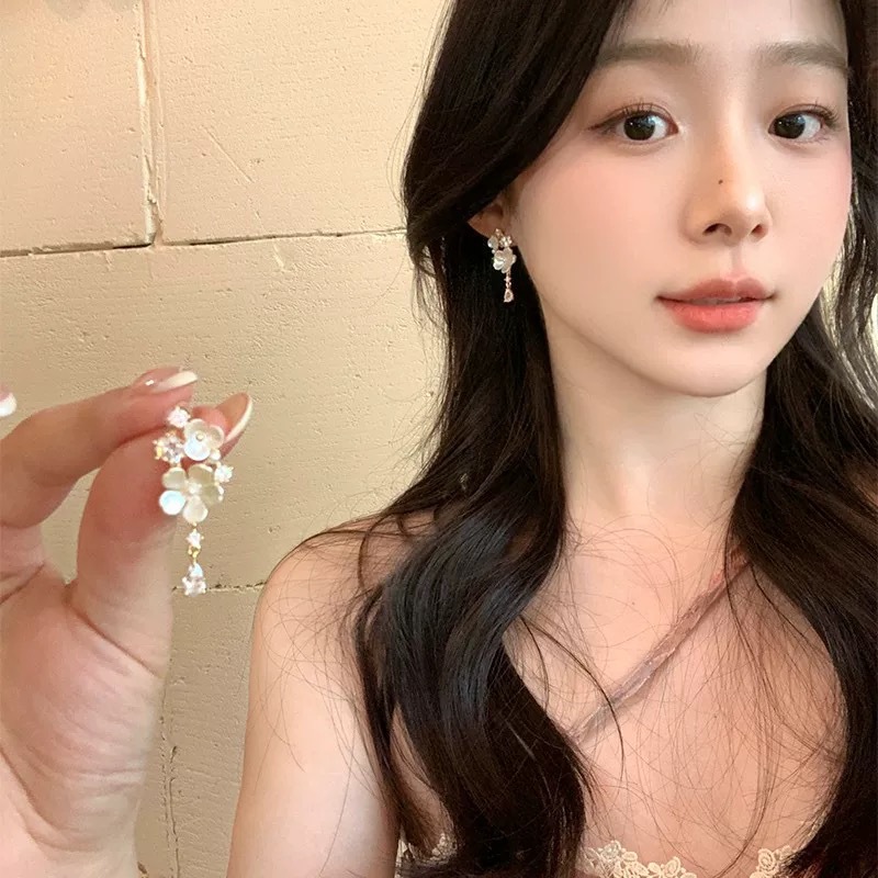 39#크림 화이트 더블 플라워 지르콘 태슬 스터드 귀걸이