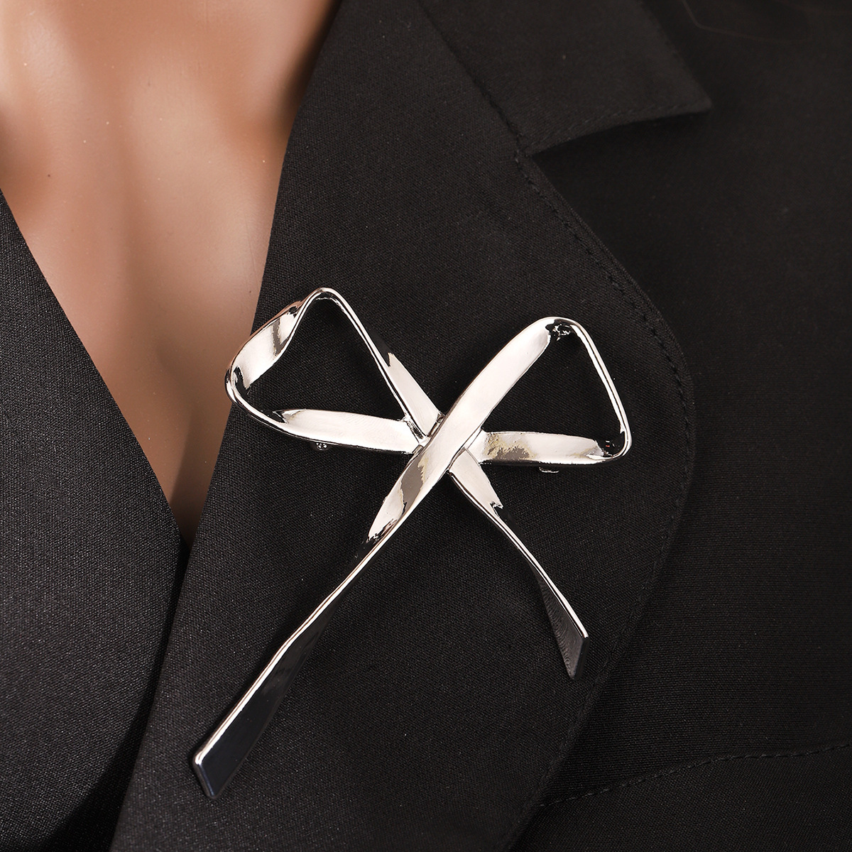 Nuevo broche de arco metálico de flores de brazo mujer sensación de diseño flotante ropa accesorios personales de alto nivel pin ropa accesorios