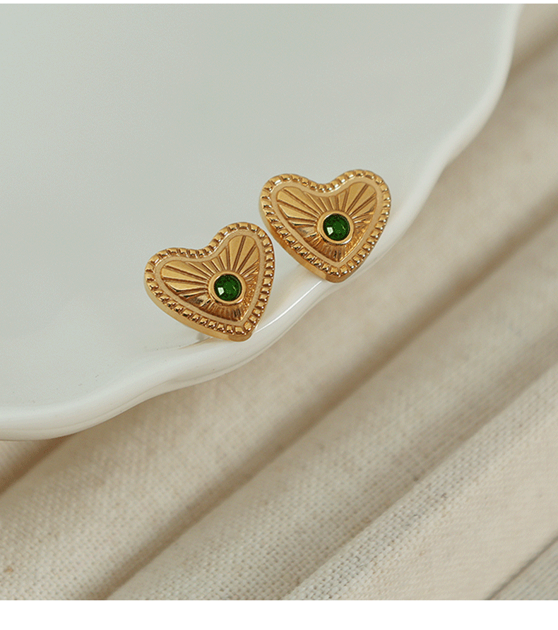 Heart Shape Pattern Women's Gender 1 Pair Vintage Style Heart Shape Plating Titanium Steel Zircon 18K Gold Plated Ear Studs