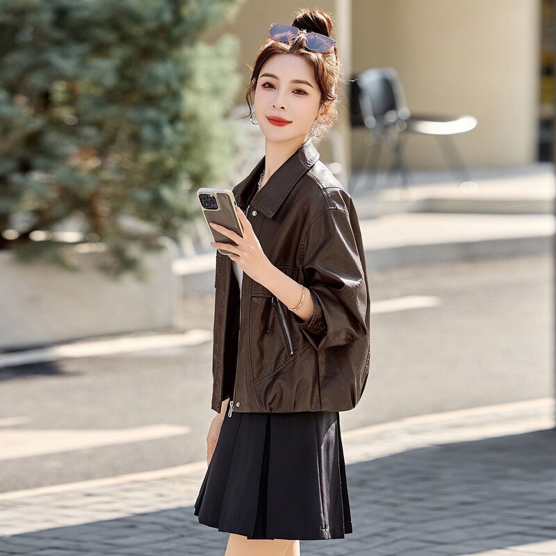 Fashionable high-end women's leather jacket, stylish 2026 spring and autumn new model, loose and versatile, stand-up collar biker leather jacket, trendy Fashionable high-end women's leather jacket, stylish 2026 spring and autumn new model, loose and versatile, stand-up collar biker leather jacket, trendy