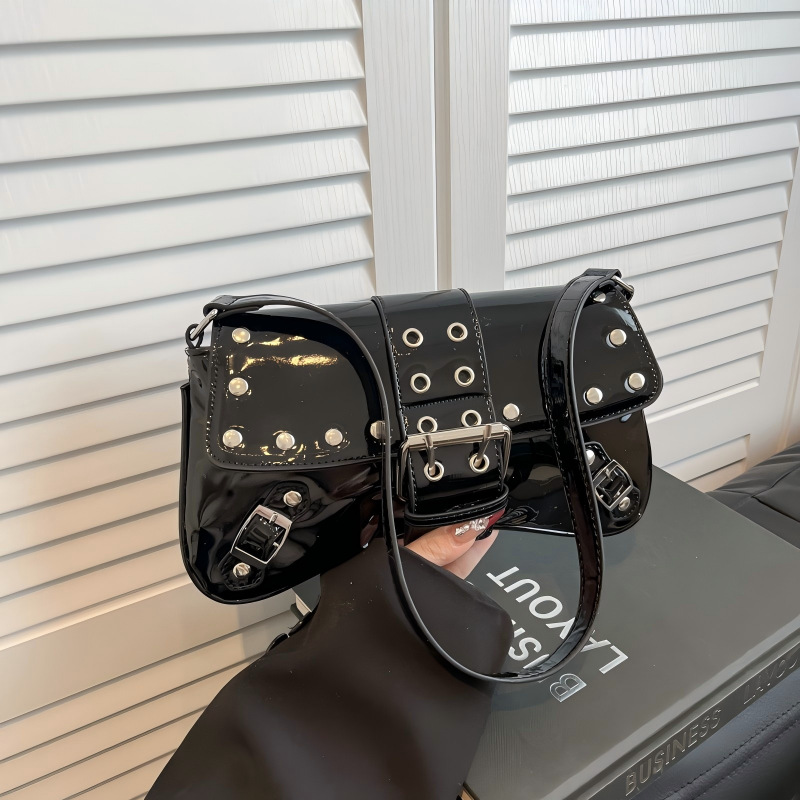 Hot Girl Style Rivet Handbag for Women, 2026 Spring New Trendy Fashion Niche Design Commuting Underarm Shoulder Bag
