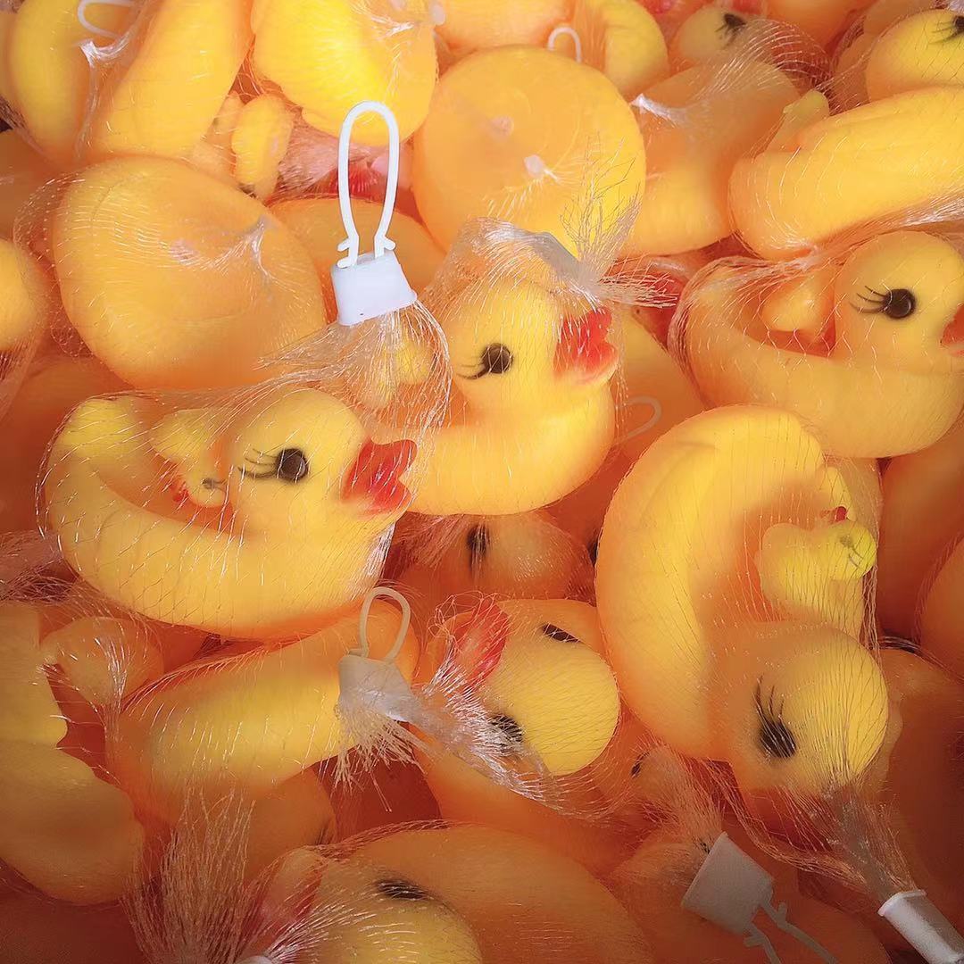 Juguetes para niños playa Tarjeta de succión juguete pistola juego casa juguete pintura juguetes 2 yuanes grandes almacenes al por mayor