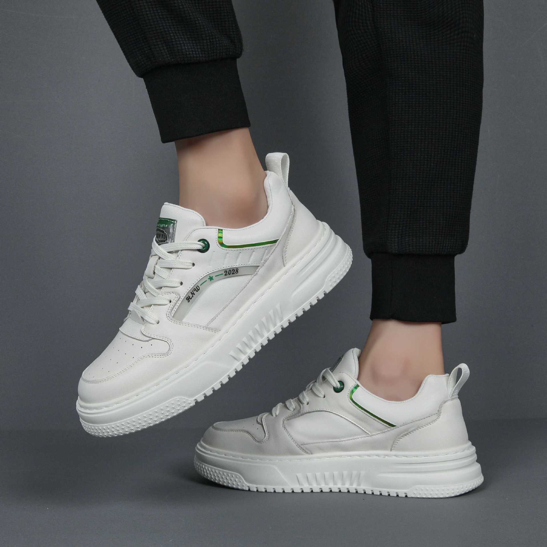 Zapatos casuales de cuero de vaca, zapatos casuales de hombre, zapatos blancos de moda coreana con un pedazo de calzado deportivo, suela gruesa