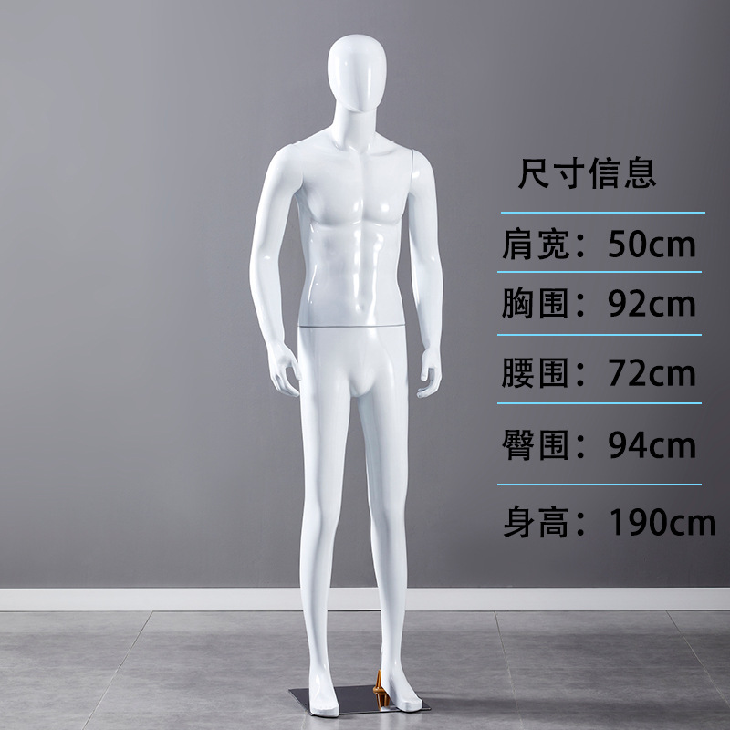 Modelo masculino mostrando ventanas de tienda de ropa modelo galvanizado cara modelo masculino de todo el cuerpo modelo maniquí taiwanés modelo accesorios