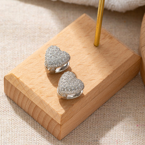 Small-Market Double-Side Spinel Heart Earrings for Women 2024 New Style Ear Clasp Fashion and Elegant Matchable Earrings for Women