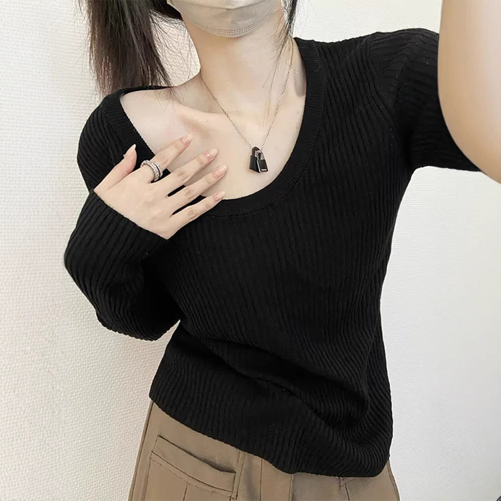 가을 2024 년 새로운 긴 소매 니트 탑 로우 칼라 바닥 셔츠 여성의 가을과 겨울 올해의 인기있는 작은 셔츠