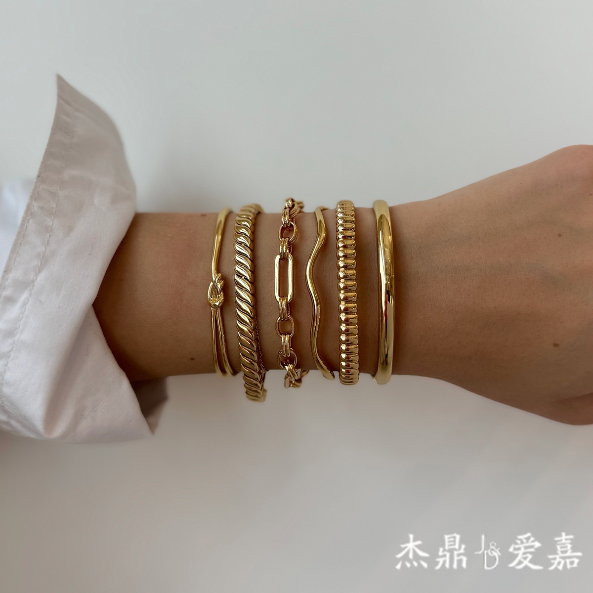Jeding Pulsera de acero inoxidable europea y americana Joyas no decoloradas para mujer Joyas ligeras de lujo de alta gama Joyas de acero de titanio explosivas transfronterizas image 1