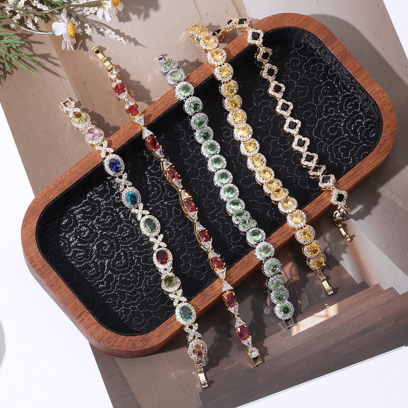 Diamond-encrusted bracelet 2025 new women's light luxury retro versatile exquisite niche design high fashion elegant bracelet