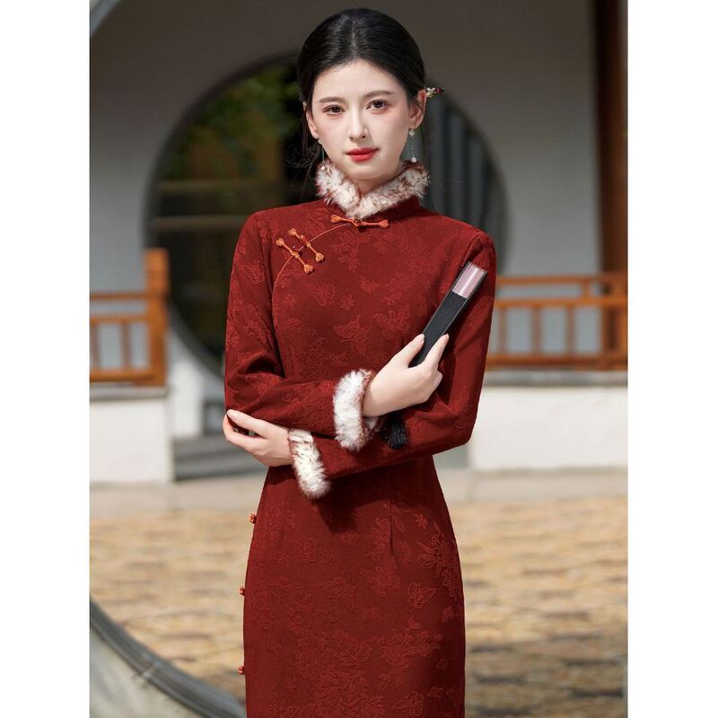 Red Autumn and Winter Thick Jacquard Cheongsam for Petite Women, New Chinese Style 2025, High-End, Elegant, and Youthful