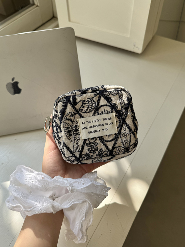 国境を越えたアマゾン刺繍カードバッグ生理用ナプキン収納バッグミニ化粧バッグ多機能口紅包|undefined