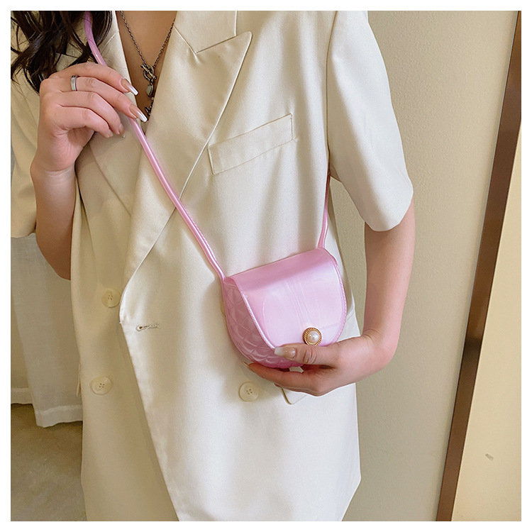 Women's Mini PVC Solid Color Basic Magnetic Buckle Shoulder Bag display picture 2