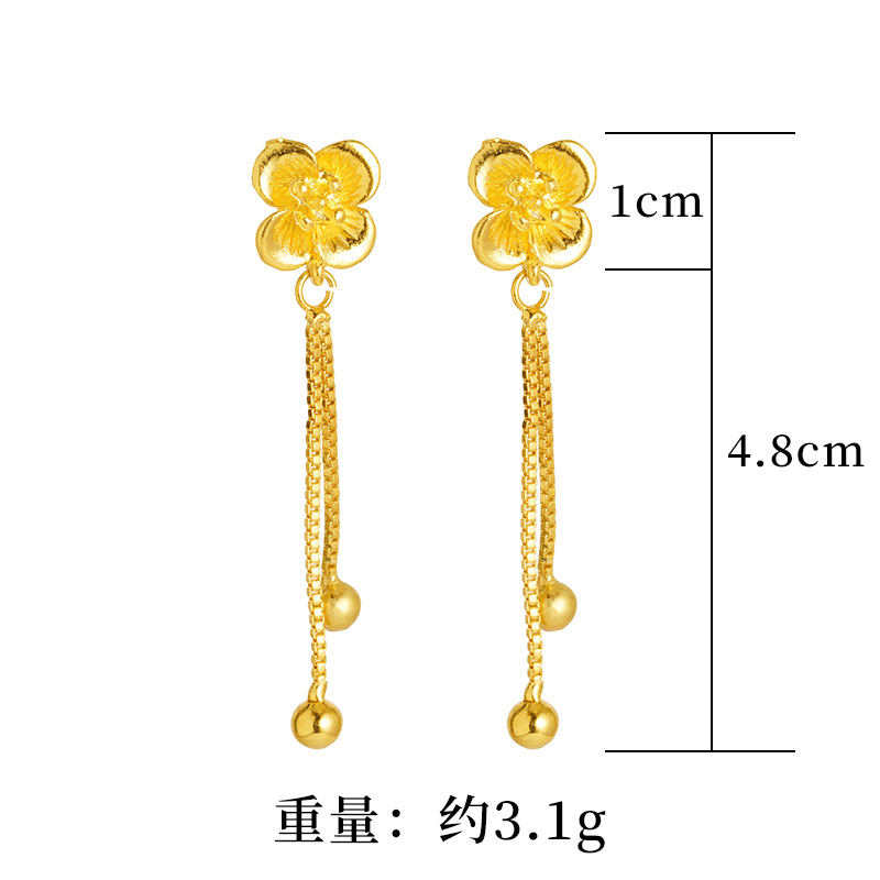 INS Flor de cuatro hojas línea de oreja de mujer Vietnam arena oro borla larga luz pendientes de lujo moda todo partido Internet estilo de la celebridad al por mayor image 6