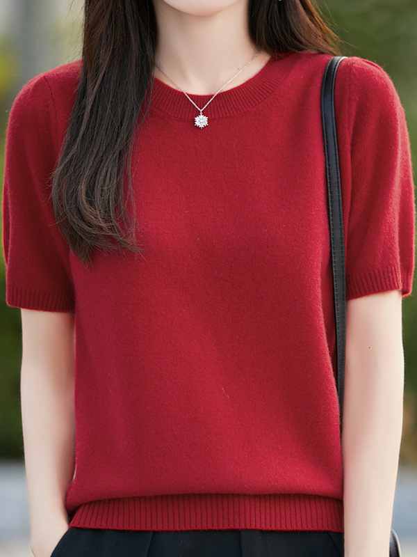 Woolen knitted sweater with a round collar