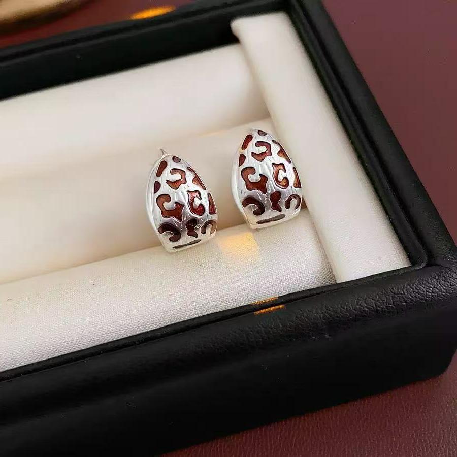 Boucles d'oreilles rondes vintage imprimé léopard élégantes_voghion.com