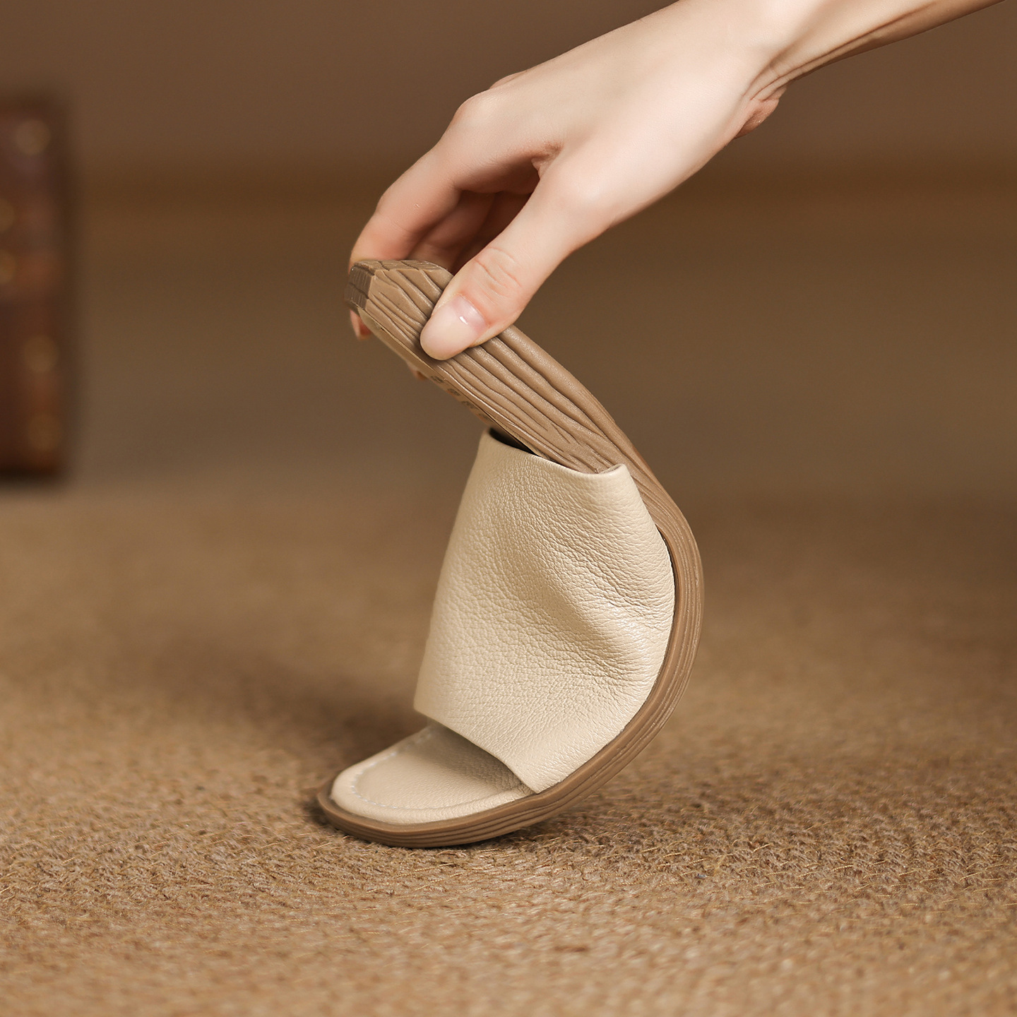 Sandal hở mũi nữ gót thấp da dê mũi vuông quai ngang — màu nâu chi tiết 6