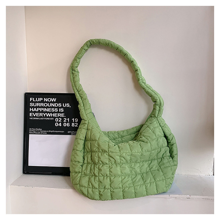 Femmes Grande Nylon Couleur Unie Vêtement De Rue Fermeture Éclair Sac En Forme De Nuage display picture 12