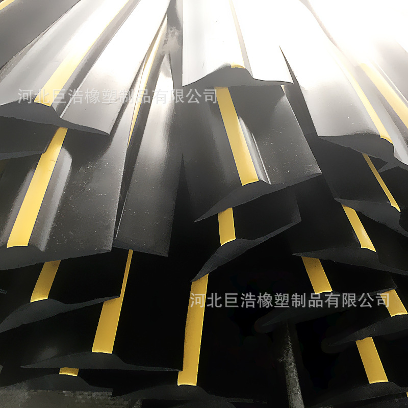门口防撞橡胶条 PVC橡胶密封条 停车场减震密封条 护角密封条