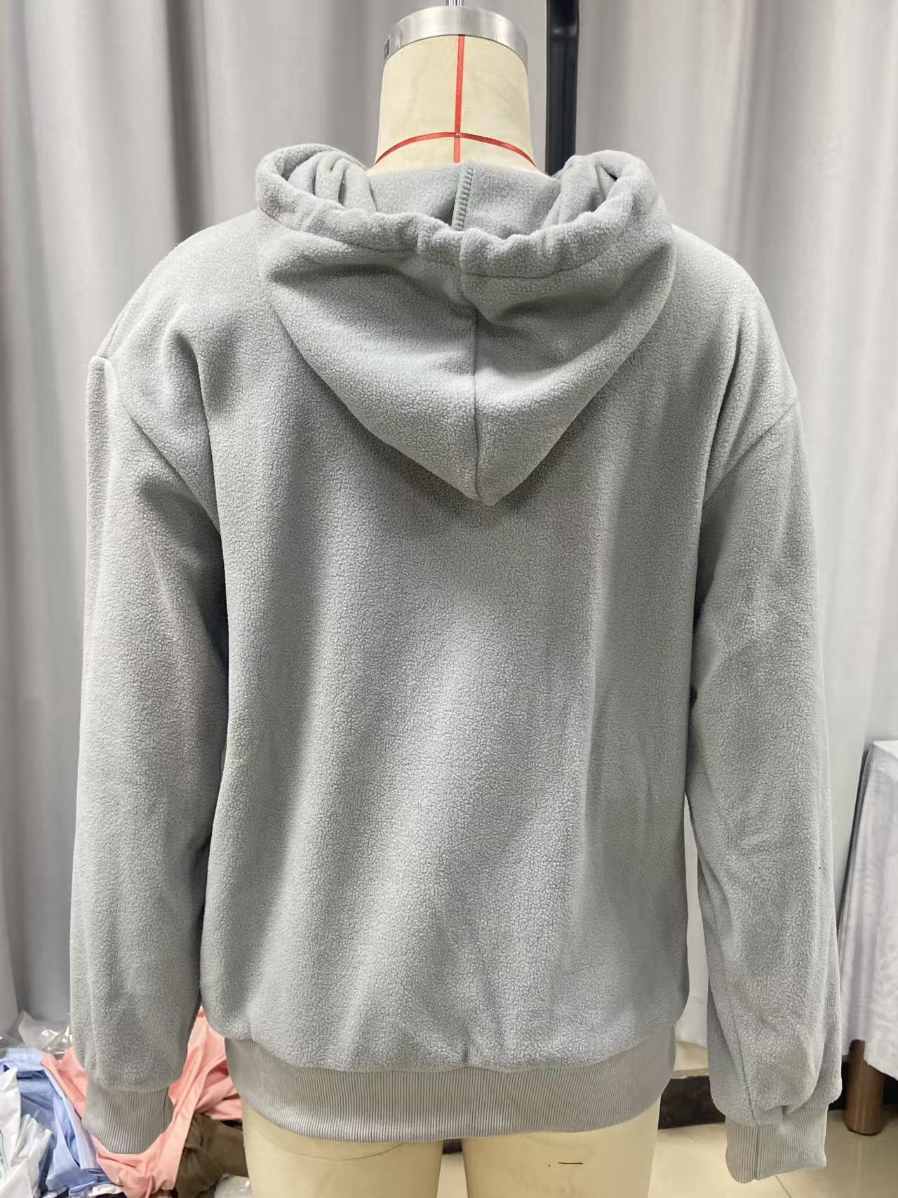 BK8837# Amazon Avrupa Amerika Sonbahar Kış Sınır Ötesi Düz Renk Kapşonlu Peluş Evcil Hayvan Cepli Geniş Kesim Sweatshirt Kadın