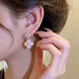 项链;毛衣链;耳钉