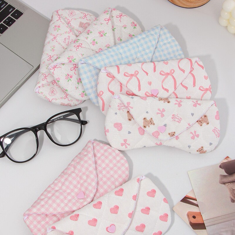 Ins-Style Handmade Fabric Heart-Shaped Glasses Pouch Storage Bag with Cotton Padding, Niche Heart-Shaped Glasses Case